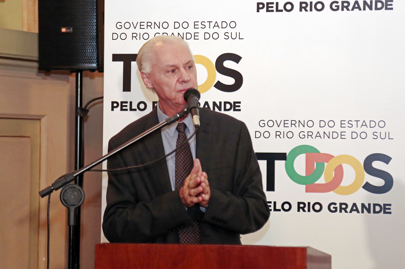 Prefeito Andres iniciou e vai concluir estrada do Distrito de Buriti